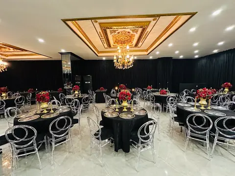 Liva Davet Evi, Ümraniye kına ve davet salonu: avizeli tavan altında salon